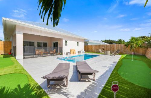 Jensen Beach Maison | New Build- Mini Golf Course-Heated Saltwater Pool-Game Room