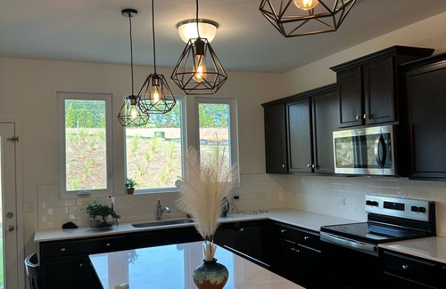 Lancaster Maison | New Build Modern 3-bedroom house with AC and big pool a block away in Lancaster.