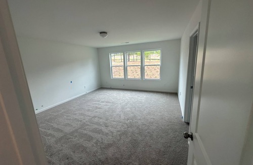 Lancaster Maison | New Build Modern 3-bedroom house with AC and big pool a block away in Lancaster.