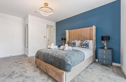The Westside Appartement | NEW BUILD - Modern Lux Broad St City Centre 2 Bedroom Apt, 2 Bathroom - Birmingham City Centre - Smart TVs with Netflix - Long Stays Allowed - 5 mins walk to Brindley Place, 1 min to Broad Streets Bars and Restaurants