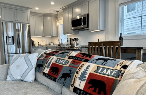 Laconia Maison | New build~Sunset View~Patio~Dock~Bring Your Boat!