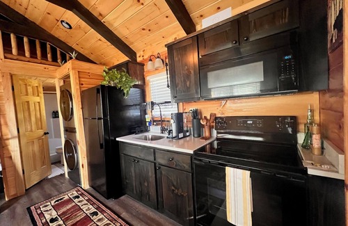 Peculiar Cabine | New Cabin for an Adventure