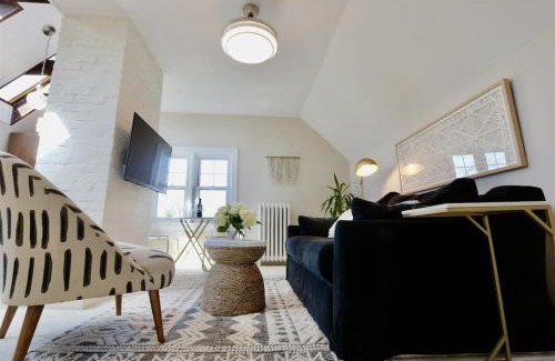 16th Street Heights Maison | NEW Cabin in the Clouds Easy Downtown Access w Parking