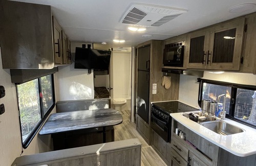 Union Maison | New Camper with a Hot Tub and Pool: Great For Families or a Romantic Weekend.