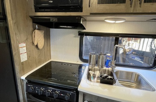 Union Maison | New Camper with a Hot Tub and Pool: Great For Families or a Romantic Weekend.