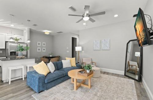 Safety Harbor Appartement | NEW! Canopy Cabana - Luxury Downtown Apartment
