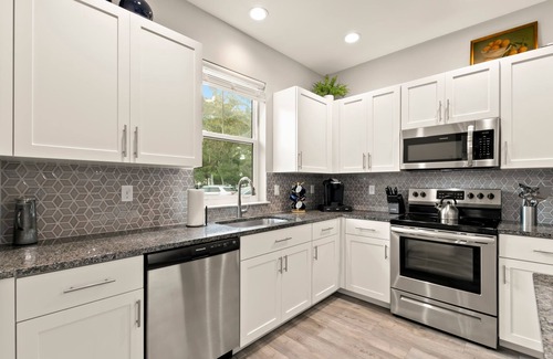 Safety Harbor Appartement | NEW Canopy Cabana Luxury Downtown Apt