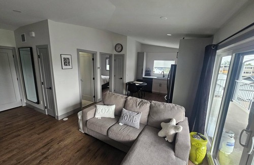 Northwest Calgary Maison | New carriage suite Calgary NW close to UofC
