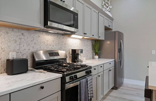 St. Johns Maison | New & Central 2BR Home w/Patio