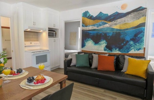 Saint-Tite-des-Caps Chalet De Ski | New! Chalet with spa in the forest- Nature awaits!