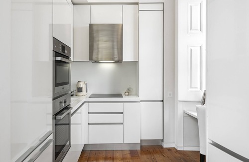 Bairro Alto Maison | NEW! Charm that's difficult to resist. W/ garage.