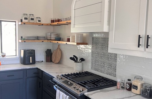 Smithville Autre | NEW Charming 3-bedroom Barndo with AC and WiFi in Smithville