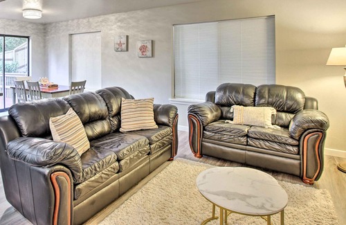 University Place Maison | NEW! Charming University Place Getaway w/ Deck!