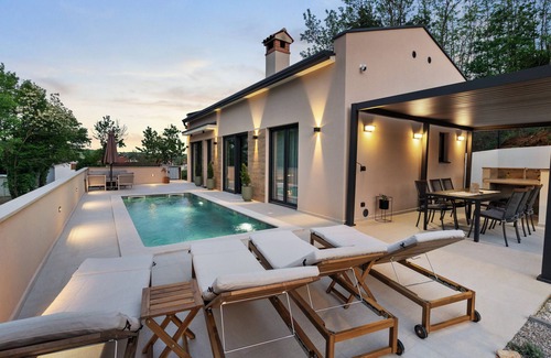 Sveta Katarina Villa | NOUVELLE Villa Harmonia avec piscine chauffée,jacuzzi intérieur,en pleine nature