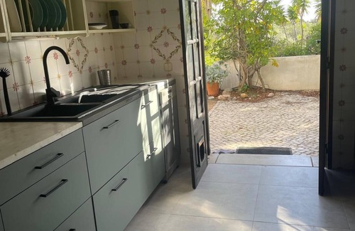 Silves Villa | Nouveau! Charmante villa avec piscine d'eau salée et beau jardin + AC