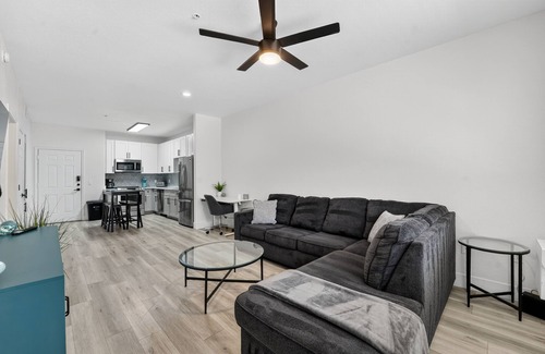 Glendale Sports and Entertainment District Appartement | NEW! Chic 1BR at Westgate | Pool, Gym & Stadium Fun