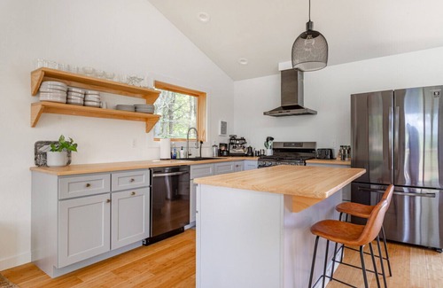 North Branch Maison | NEW: Chic Home w/ Fireplace & Beautiful Sunsets