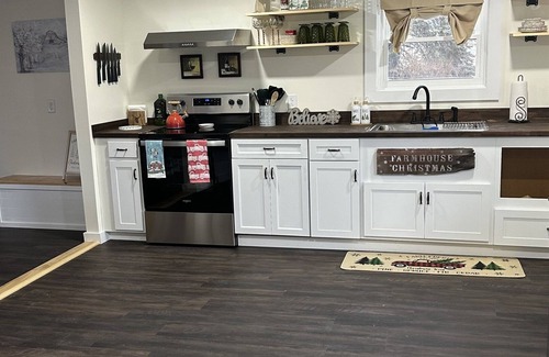 Richfield Springs Maison | *NEW*Christmas in Cooperstown-2 KINGS! EV Charger