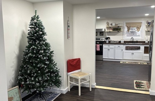 Richfield Springs Maison | *NEW*Christmas in Cooperstown-2 KINGS! EV Charger