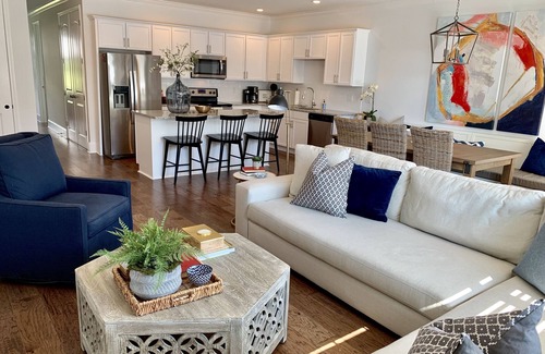 Oxford Copropriété | Nouveau, propre et spacieux 3 br / 3 .5 ba condo Oxford!