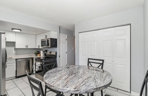 Berkley Appartement | NEW-Close to Confluence Park!