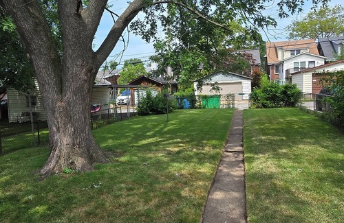 St. Louis Maison | New Comfy Cottage, 2BD1.5BA, Fenced Backyard, Pet Friendly