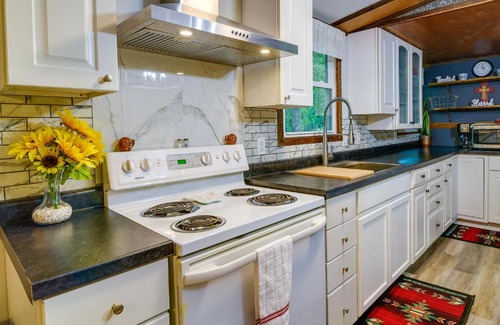 New Concord Maison | New Concord Vacation Rental Near Kentucky Lake