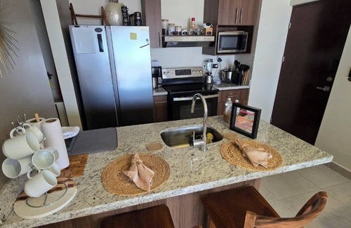 Desamparados Copropriété | New, 2.8 km from SJO airport, 3 bedrooms, pool, A/C, WiFi, netflix, free parking