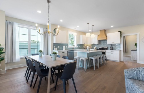 Southend Maison | New Construction 3 Story Stunner - One block to beach, parks and shops