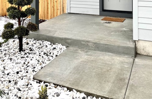 Vancouver Maison | New Construction Home in the Cul de sac