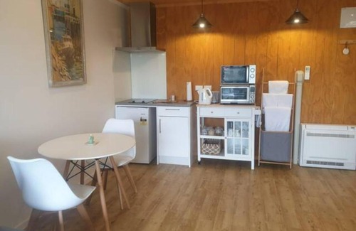 Porirua Appartement | New, Cosy & Private 1-Bedroom & Living Flat