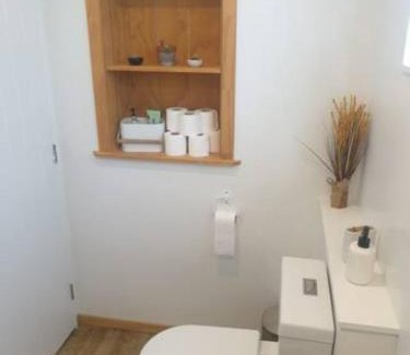 Porirua Appartement | New, Cosy & Private 1-Bedroom & Living Flat