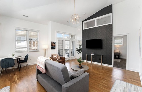 First Ward Copropriété | NEW! Cozy 1-bedroom condo with parking in charming Charlotte