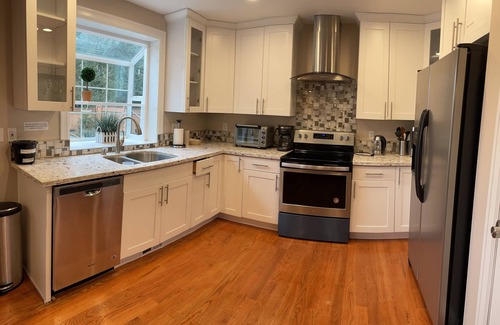 Highline Maison | New cozy 5BR vacation home with AC near Airport & downtown Seattle