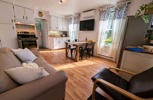 Saint-Tite-des-Caps Chalet De Ski | Chalet cosy et convivial avec Spa & BBQ