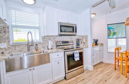 Cross Key Waterways Maison | New Cozy getaway on waterfront in Key Largo! Bring your own boat!
