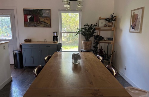 Columbus Maison | NEW Cozy Home Away From Home Centrally Located with Fenced Backyard