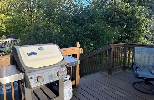 Columbus Maison | NEW Cozy Home Away From Home Centrally Located with Fenced Backyard