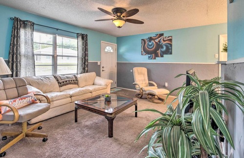Emerald Beach Maison | NEW! Cozy Hudson Home w/ Fire Pit ~ 2 Mi to Beach!