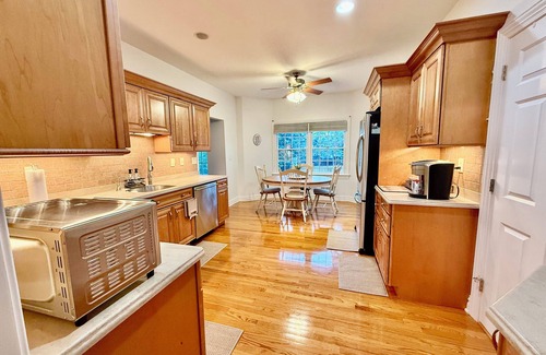 Mountainside Maison | New Cozy pristine home in Mountainside NJ, Mins to NYC free coffee, Smart Tvs +