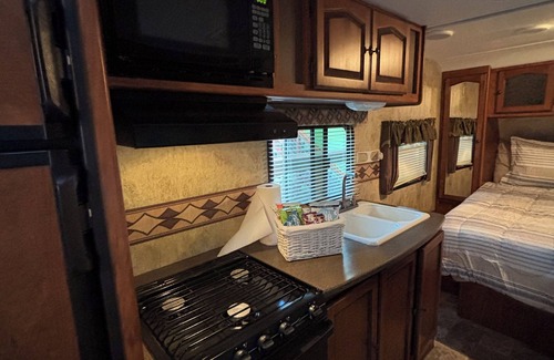 York Maison | NEW! Cozy RV with WiFi and AC in beautiful Bellingham