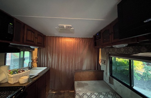 York Maison | NEW! Cozy RV with WiFi and AC in beautiful Bellingham