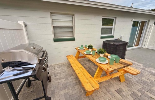 Allandale Maison | NEW! Cozy Sunshine-Up 6 Guests-Private Backyard
