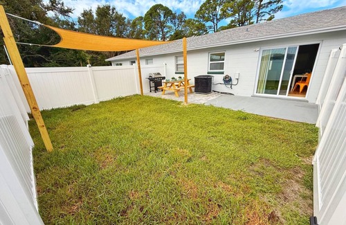 Allandale Maison | NEW! Cozy Sunshine-Up 6 Guests-Private Backyard