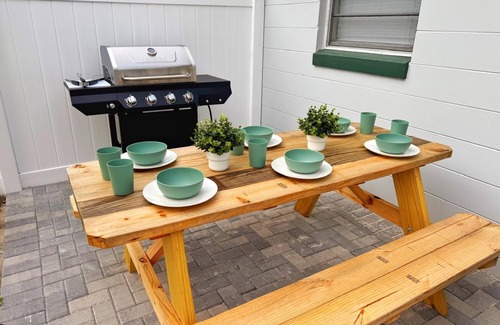 Allandale Maison | NEW! Cozy Sunshine-Up 6 Guests-Private Backyard