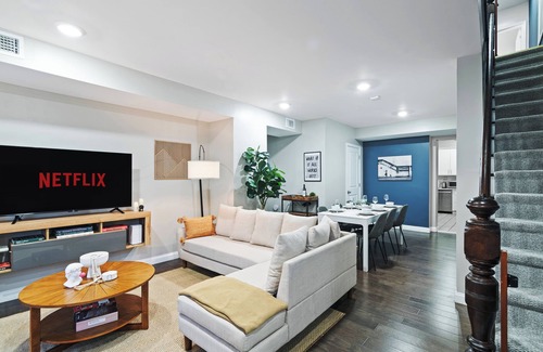 McGinley Square Maison | NEW! COZY Urban Oasis 4 BR 3 BA near NYC+Parking