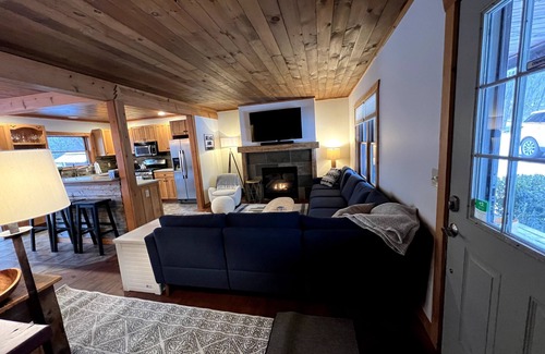 Little Valley Cabine | ❤⛷❄❤NEW! ☃⛷❄ Creekside Cabin-10 mins to EVL