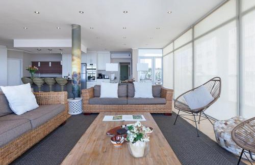 Mouille Point Appartement | New Cumberland 501 by CTHA