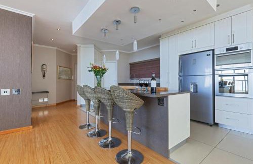 Mouille Point Appartement | New Cumberland 501 by CTHA