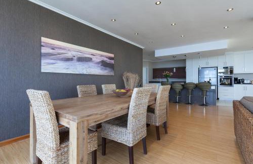 Mouille Point Appartement | New Cumberland 501 by CTHA